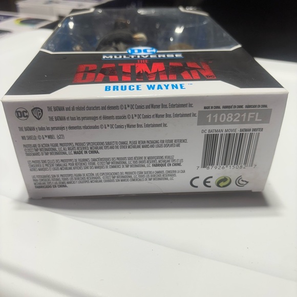 McFarlane DC Batman Movie Bruce Wayne 7" Action Figure with Accessories. NIB - Picture 6 of 7